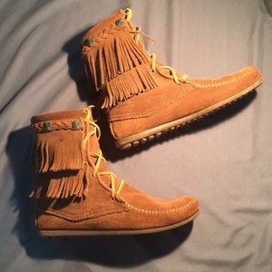 Minnetonka Double Fringe Tramper Boot
